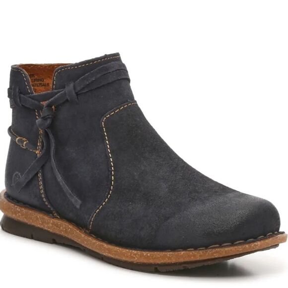 Born Wynter NWOT Black Suede Winter Comfort Booties Sz 10 - Picture 1 of 8